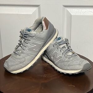 🔥🔥 NEW BALANCE 574 Women’s Running Shoes - Sz 8.5 - Great Condition 🔥🔥